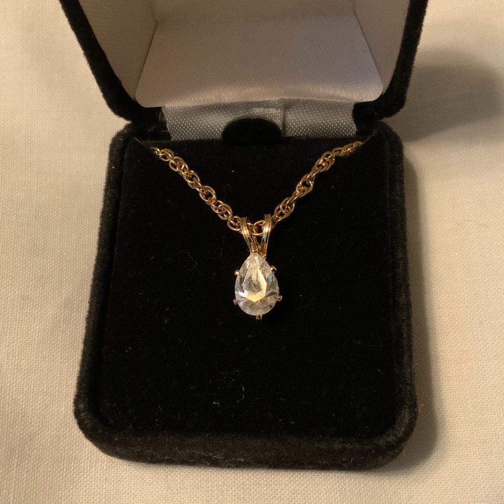 Gold Tone 20” Chain Necklace and Faux Diamond Pendant